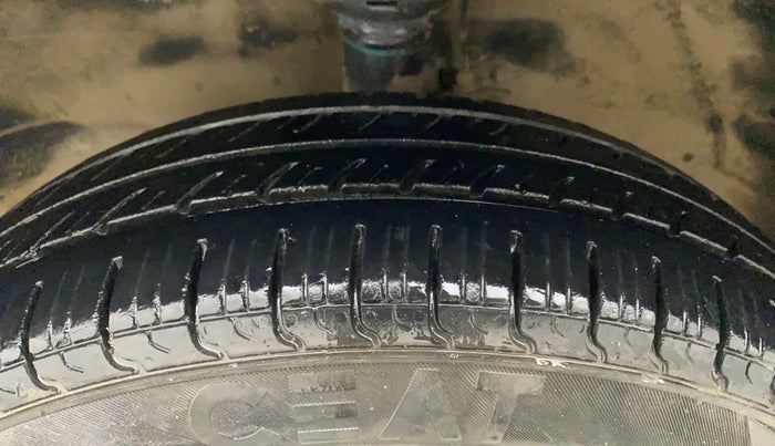 2017 Maruti Wagon R 1.0 LXI, CNG, Manual, 60,482 km, Left Front Tyre Tread
