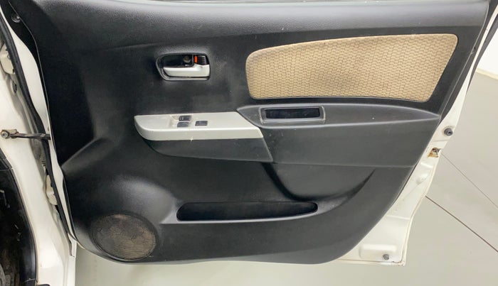 2017 Maruti Wagon R 1.0 LXI, CNG, Manual, 60,482 km, Driver Side Door Panels Control