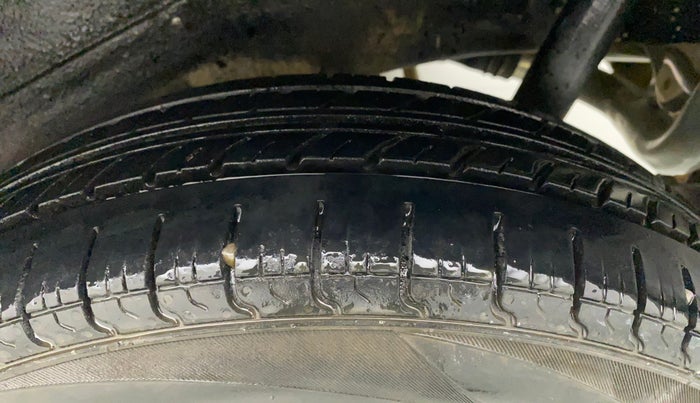 2017 Maruti Wagon R 1.0 LXI, CNG, Manual, 60,482 km, Left Rear Tyre Tread