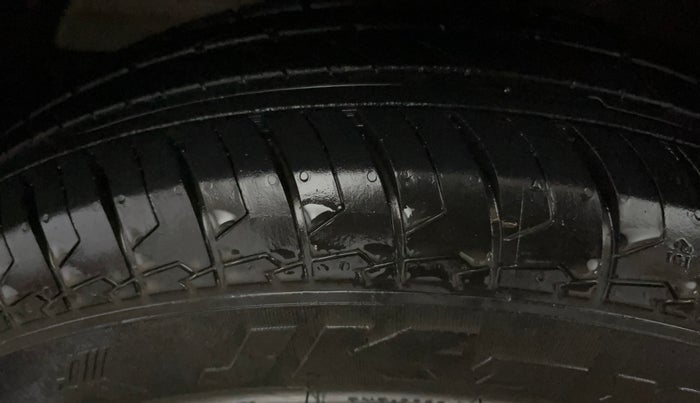 2023 Maruti Swift LXI, Petrol, Manual, 16,763 km, Left Front Tyre Tread