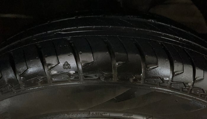 2023 Maruti Swift LXI, Petrol, Manual, 16,763 km, Right Front Tyre Tread