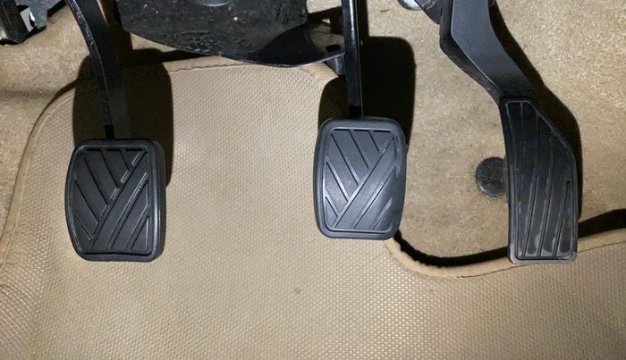 2015 Maruti Ertiga VXI, CNG, Manual, 70,614 km, Pedals