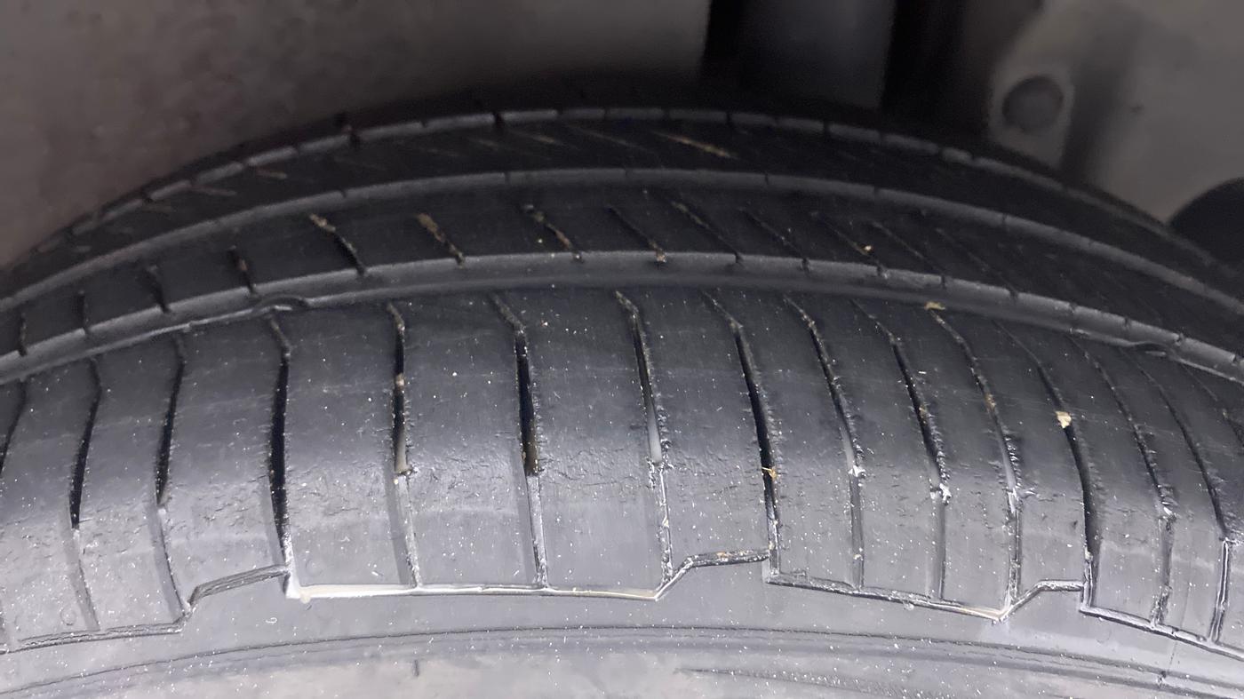 2013 Maruti Ertiga ZDI, Diesel, Manual, 98,482 km, Left Rear Tyre Tread
