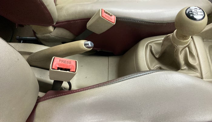 2013 Maruti Ertiga ZDI, Diesel, Manual, 98,482 km, Gear Lever