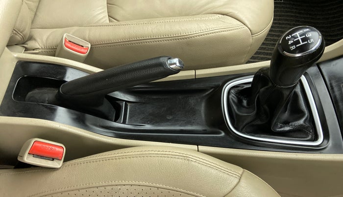 2017 Maruti Ciaz DELTA 1.3 DDIS SHVS, Diesel, Manual, 63,612 km, Gear Lever