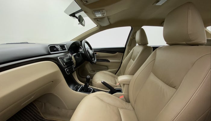 2017 Maruti Ciaz DELTA 1.3 DDIS SHVS, Diesel, Manual, 63,612 km, Right Side Front Door Cabin