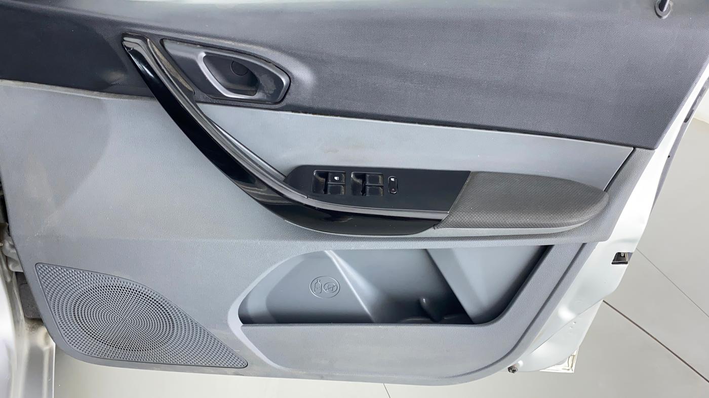2018 Tata TIGOR Revotron XT, CNG, Manual, 85,424 km, Driver Side Door Panels Control