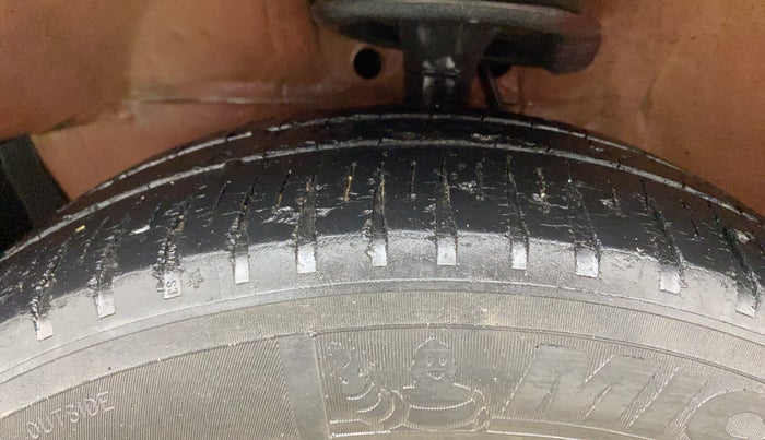 2012 Maruti Ritz VXI, Petrol, Manual, 76,158 km, Left Front Tyre Tread