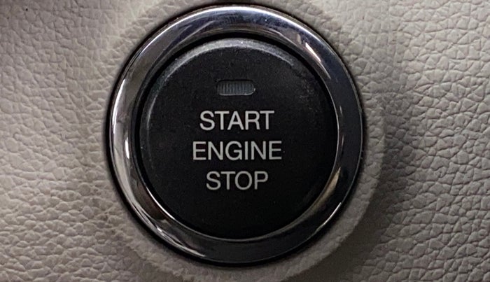 2021 Mahindra XUV300 W8 (O) 1.2 PETROL AMT, Petrol, Automatic, 57,357 km, Keyless Start/ Stop Button