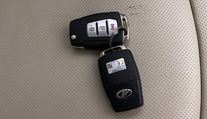 2021 Mahindra XUV300 W8 (O) 1.2 PETROL AMT, Petrol, Automatic, 57,357 km, Key Close Up