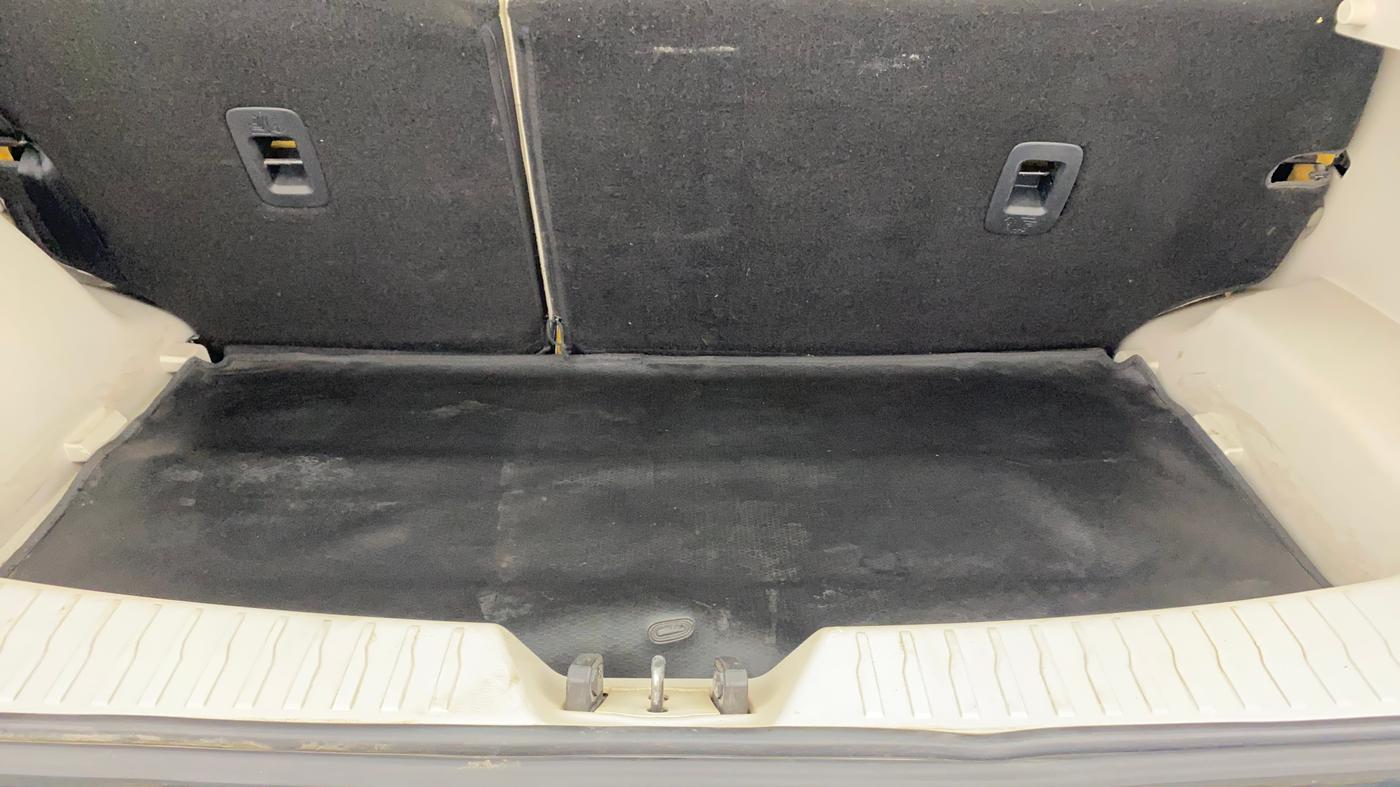 2021 Mahindra XUV300 W8 (O) 1.2 PETROL AMT, Petrol, Automatic, 57,357 km, Boot Inside