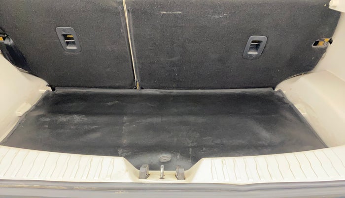 2021 Mahindra XUV300 W8 (O) 1.2 PETROL AMT, Petrol, Automatic, 57,357 km, Boot Inside