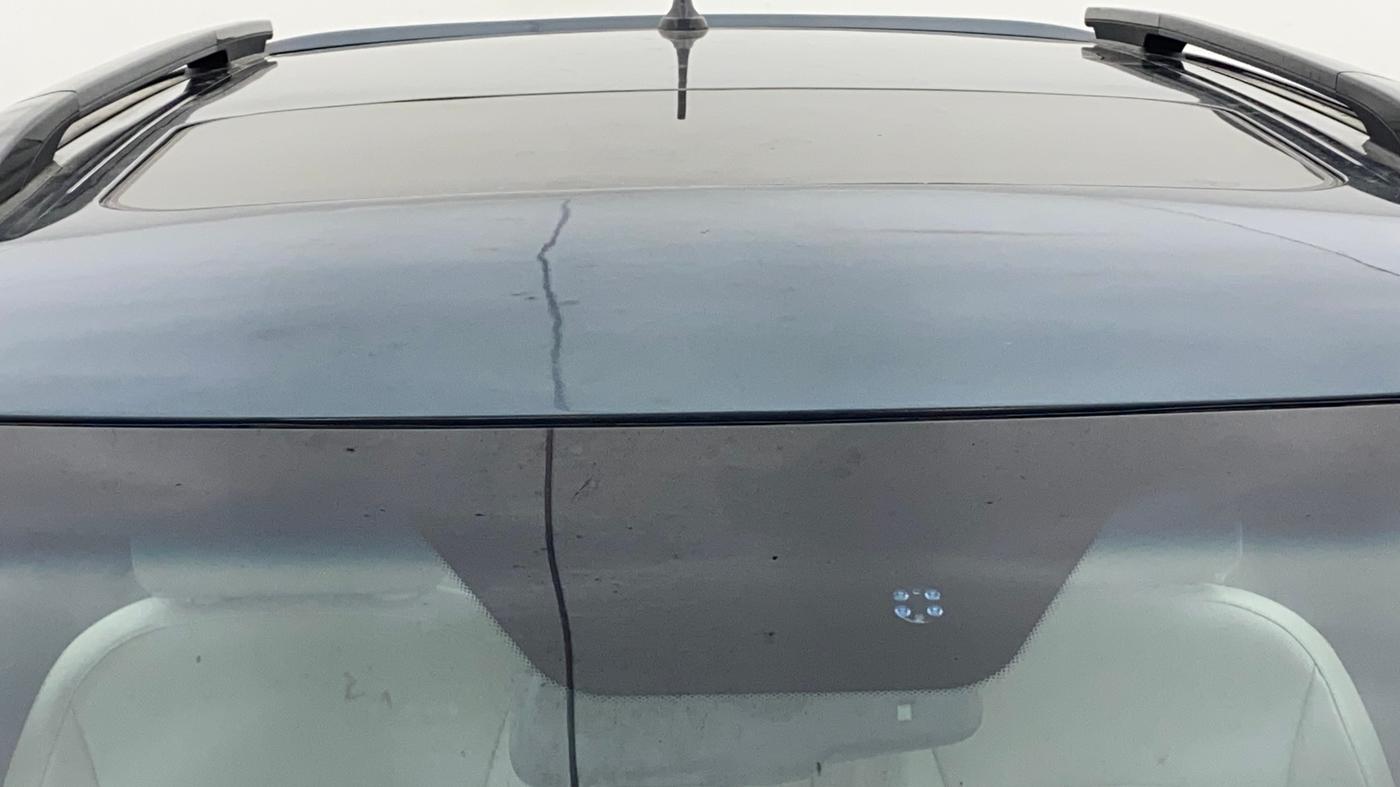 2021 Mahindra XUV300 W8 (O) 1.2 PETROL AMT, Petrol, Automatic, 57,357 km, Moonroof/ Sunroof
