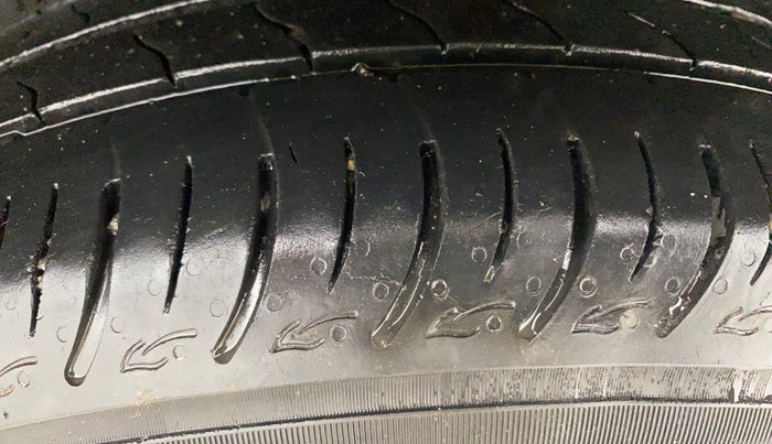 2016 Volkswagen Ameo HIGHLINE1.5L, Diesel, Manual, 1,12,892 km, Left Rear Tyre Tread