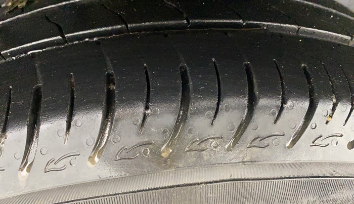 2016 Volkswagen Ameo HIGHLINE1.5L, Diesel, Manual, 1,12,892 km, Right Rear Tyre Tread