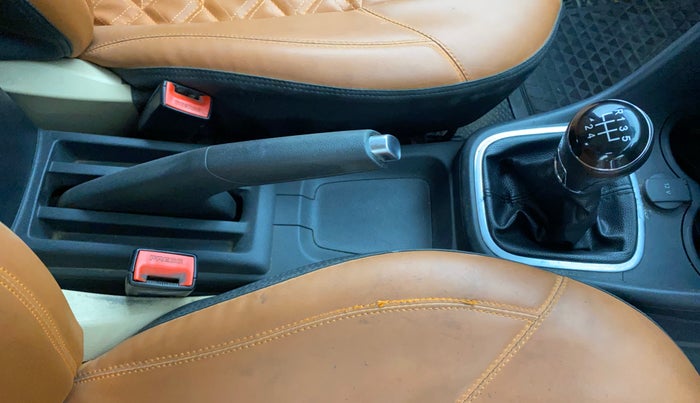 2016 Volkswagen Ameo HIGHLINE1.5L, Diesel, Manual, 1,12,892 km, Gear Lever