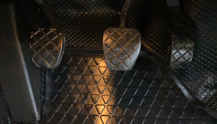 2016 Volkswagen Ameo HIGHLINE1.5L, Diesel, Manual, 1,12,892 km, Pedals