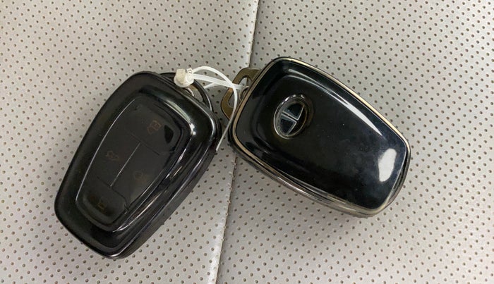 2022 Tata TIGOR XZ PLUS CNG, CNG, Manual, 1,00,060 km, Key Close Up