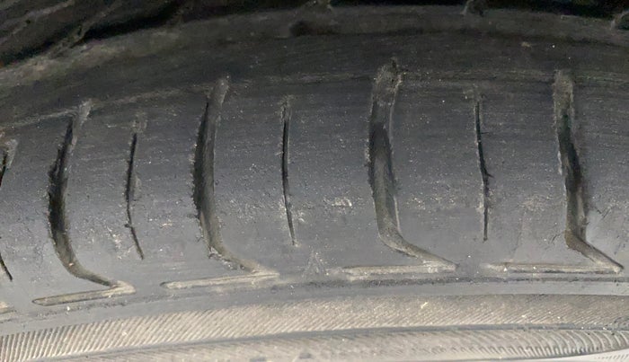 2015 Hyundai Elite i20 ASTA 1.2, Petrol, Manual, 99,738 km, Right Front Tyre Tread
