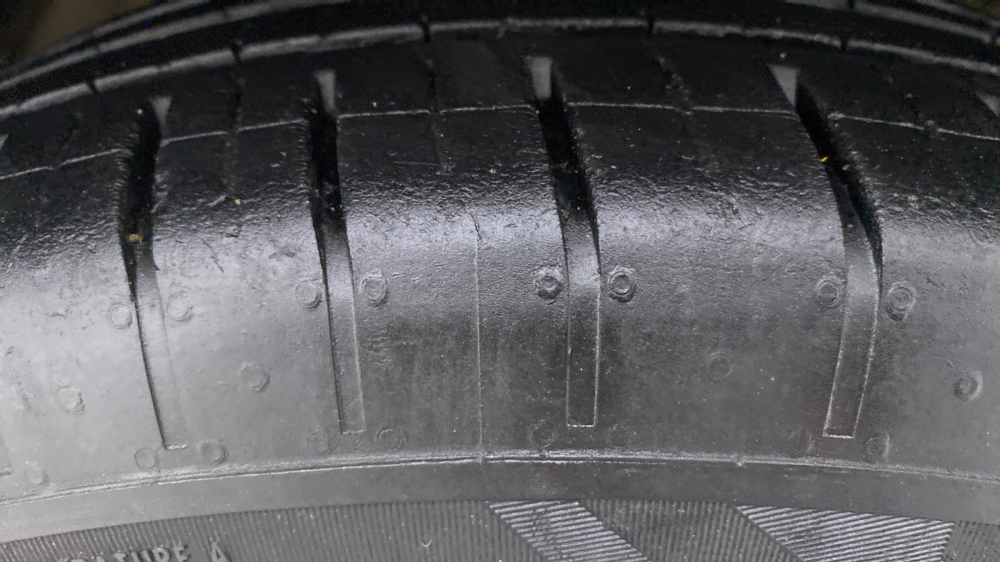2021 Mahindra XUV300 W6 1.5 DIESEL, Diesel, Manual, 36,372 km, Right Front Tyre Tread