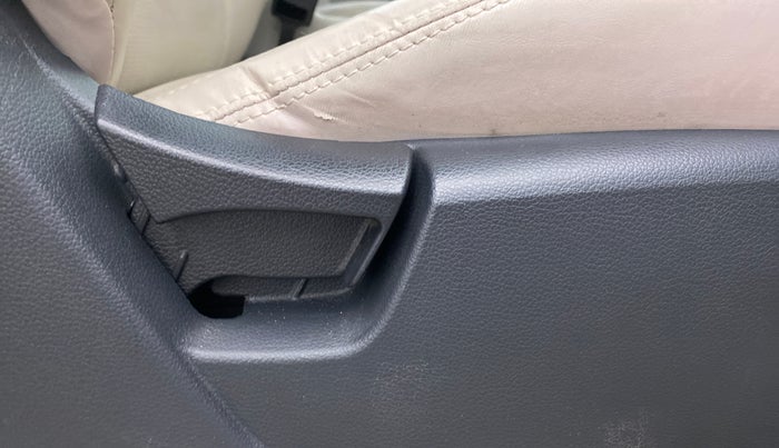 2021 Mahindra XUV300 W6 1.5 DIESEL, Diesel, Manual, 36,372 km, Driver Side Adjustment Panel