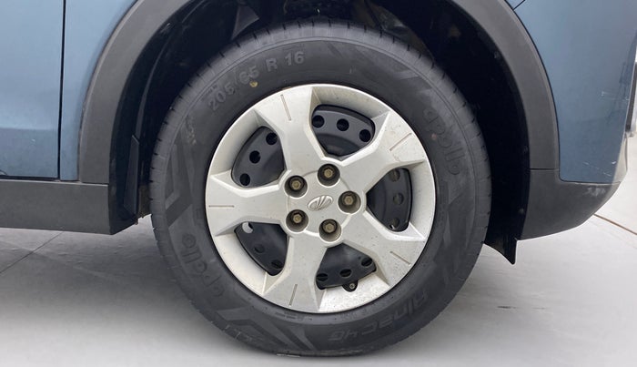 2021 Mahindra XUV300 W6 1.5 DIESEL, Diesel, Manual, 36,372 km, Right Front Wheel