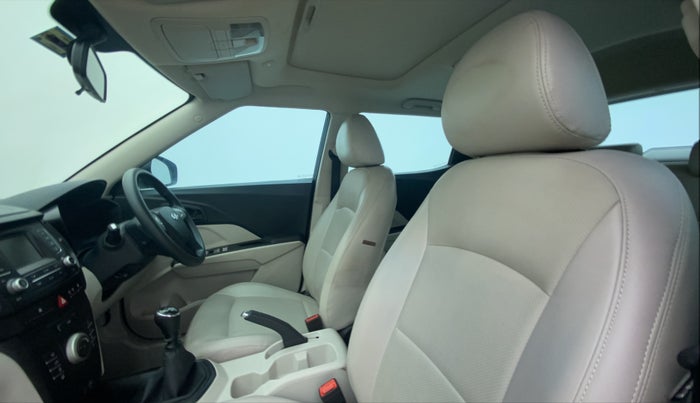 2021 Mahindra XUV300 W6 1.5 DIESEL, Diesel, Manual, 36,372 km, Right Side Front Door Cabin