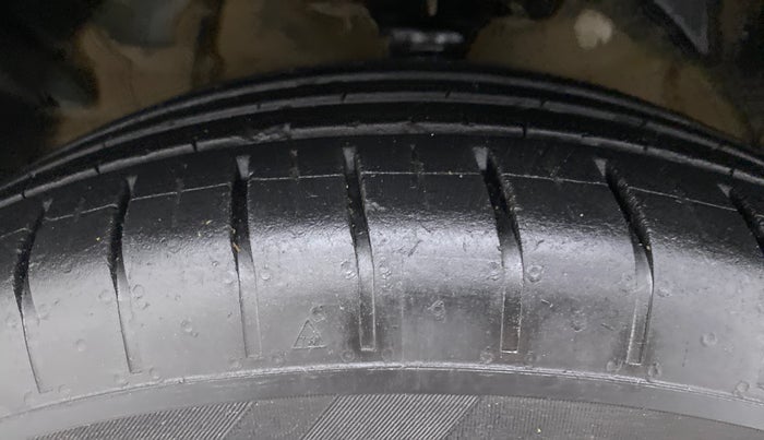2021 Mahindra XUV300 W6 1.5 DIESEL, Diesel, Manual, 36,372 km, Left Front Tyre Tread