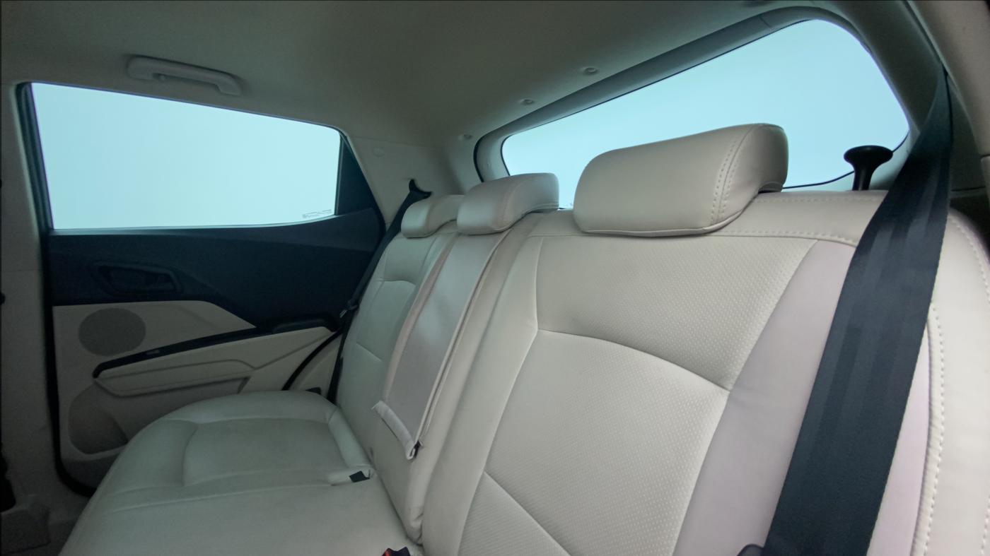 2021 Mahindra XUV300 W6 1.5 DIESEL, Diesel, Manual, 36,372 km, Right Side Rear Door Cabin