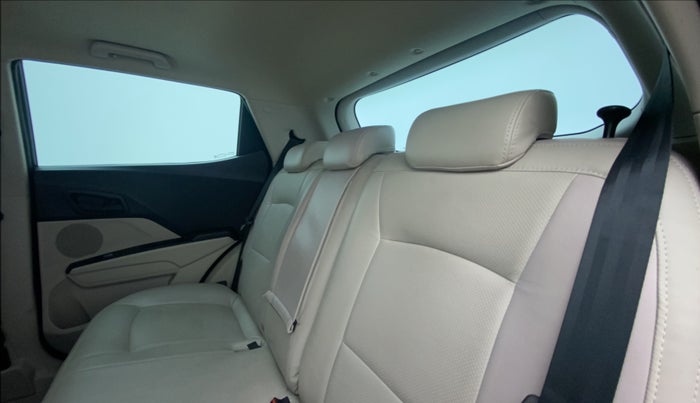 2021 Mahindra XUV300 W6 1.5 DIESEL, Diesel, Manual, 36,372 km, Right Side Rear Door Cabin