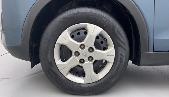 2021 Mahindra XUV300 W6 1.5 DIESEL, Diesel, Manual, 36,372 km, Left Front Wheel