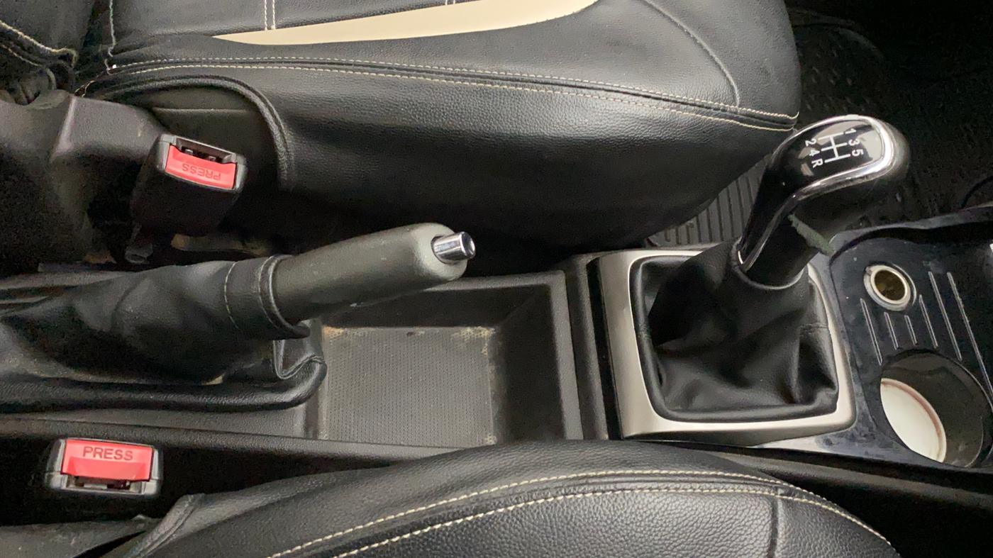 2015 Tata Zest XMS PETROL, Petrol, Manual, 75,916 km, Gear Lever