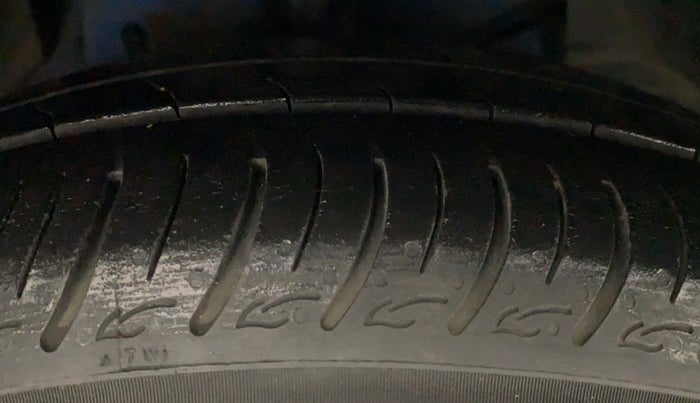 2015 Tata Zest XMS PETROL, Petrol, Manual, 75,916 km, Right Front Tyre Tread