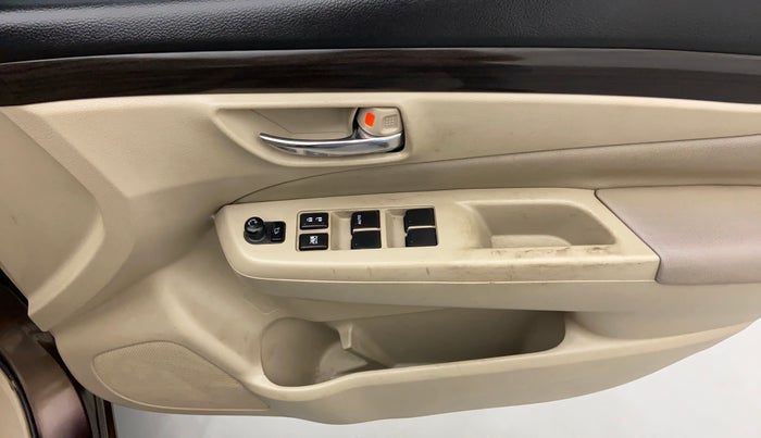 2015 Maruti Ciaz  ZDI SHVS, Diesel, Manual, 1,23,834 km, Driver Side Door Panels Control