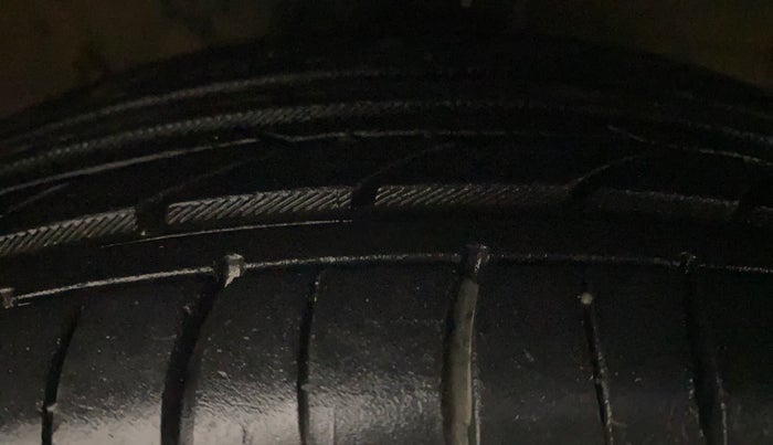 2015 Hyundai Xcent SX 1.2, Petrol, Manual, 71,575 km, Right Front Tyre Tread