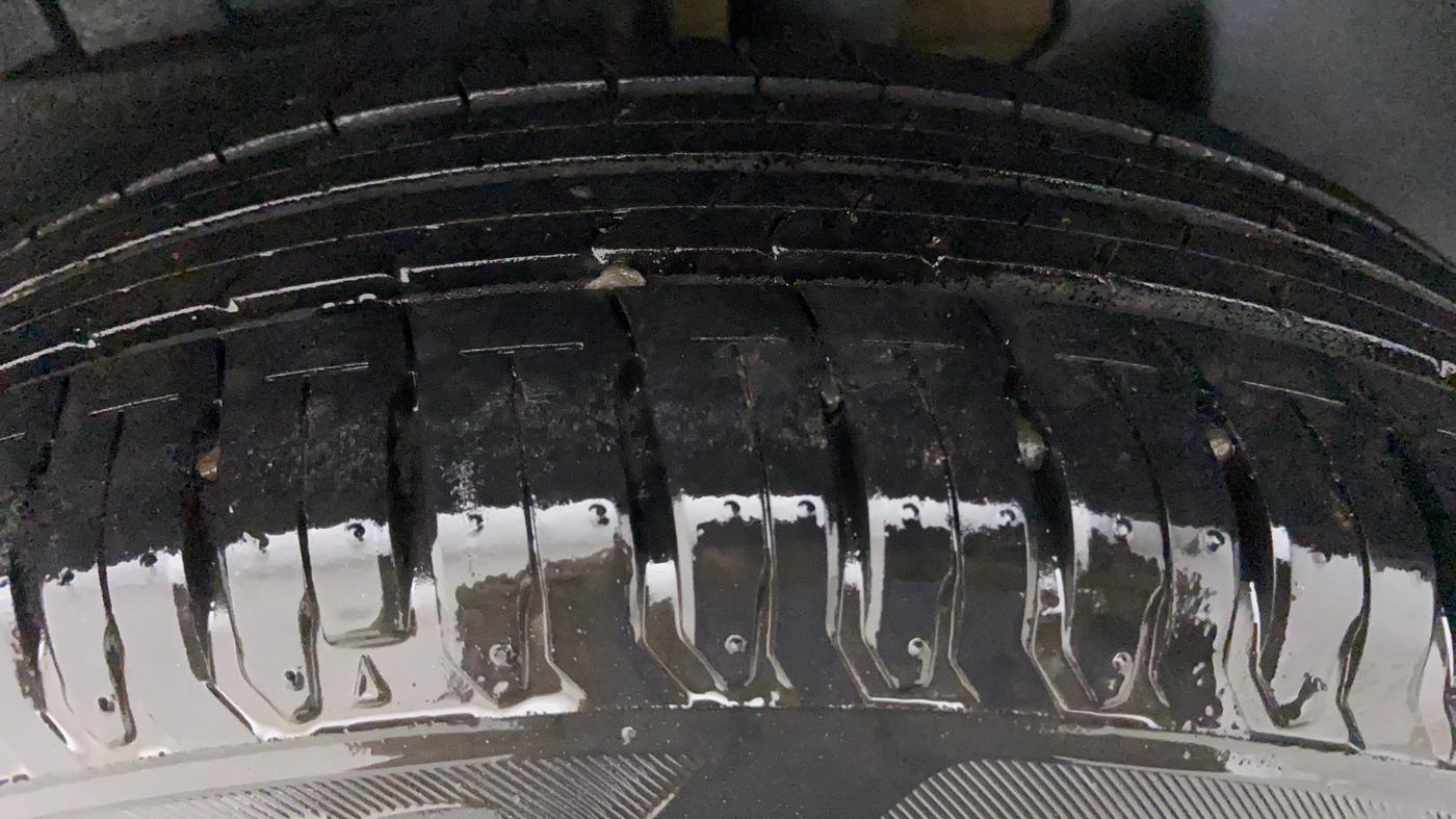 2020 Maruti Dzire ZXI, Petrol, Manual, 13,502 km, Right Front Tyre Tread