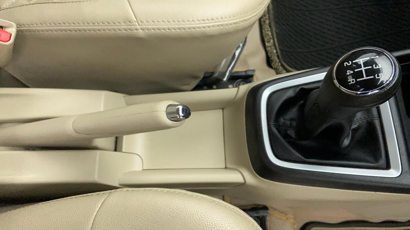 2020 Maruti Dzire ZXI, Petrol, Manual, 13,502 km, Gear Lever