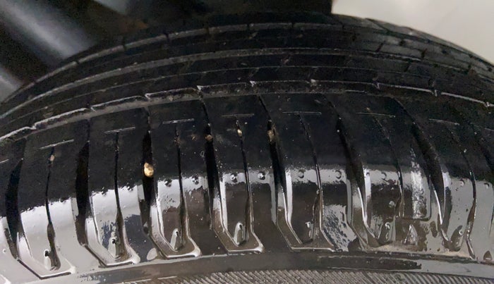 2020 Maruti Dzire ZXI, Petrol, Manual, 13,502 km, Left Rear Tyre Tread