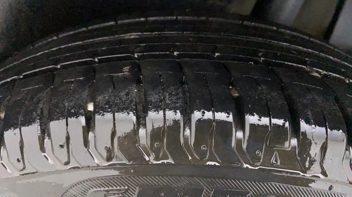 2020 Maruti Dzire ZXI, Petrol, Manual, 13,502 km, Left Front Tyre Tread