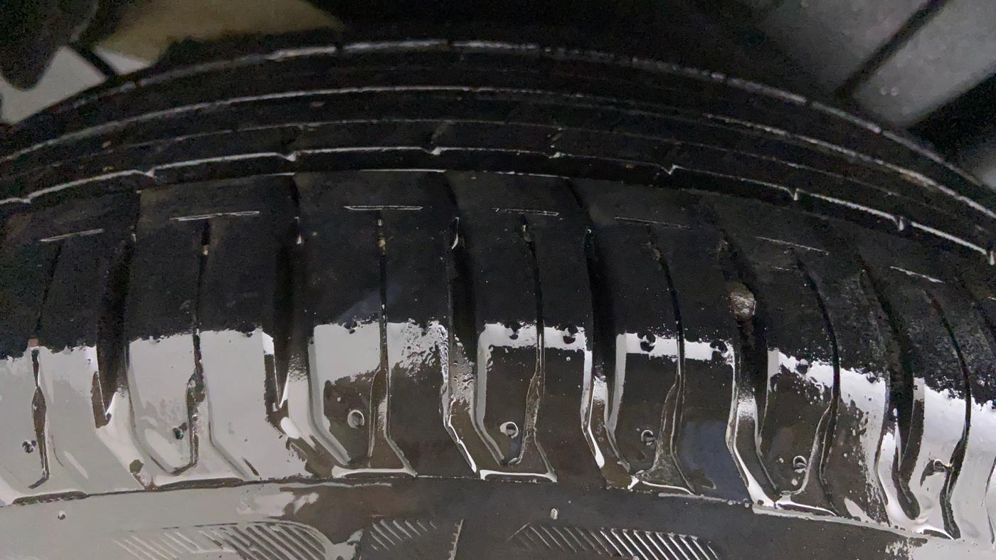 2020 Maruti Dzire ZXI, Petrol, Manual, 13,502 km, Right Rear Tyre Tread