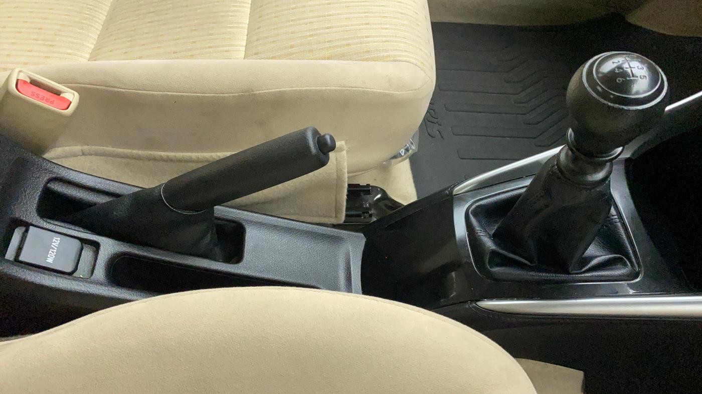 2018 Toyota YARIS J MT, Petrol, Manual, 28,753 km, Gear Lever