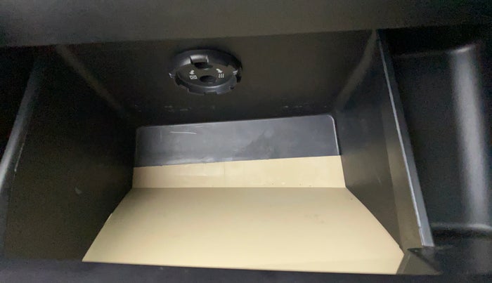 2018 Toyota YARIS J MT, Petrol, Manual, 28,753 km, Cooled Glove Box