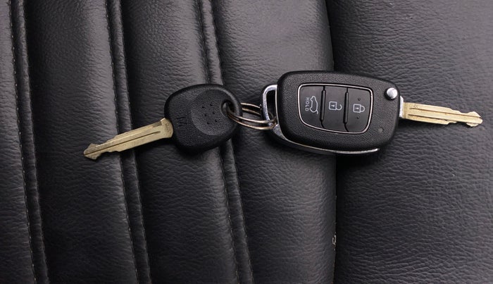 2021 Hyundai VENUE SX 1.0 TURBO IMT, Petrol, Manual, 56,076 km, Key Close Up