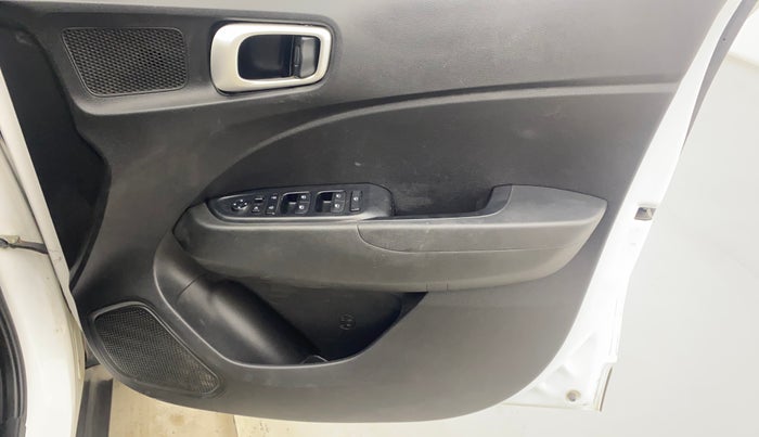 2021 Hyundai VENUE SX 1.0 TURBO IMT, Petrol, Manual, 56,076 km, Driver Side Door Panels Control