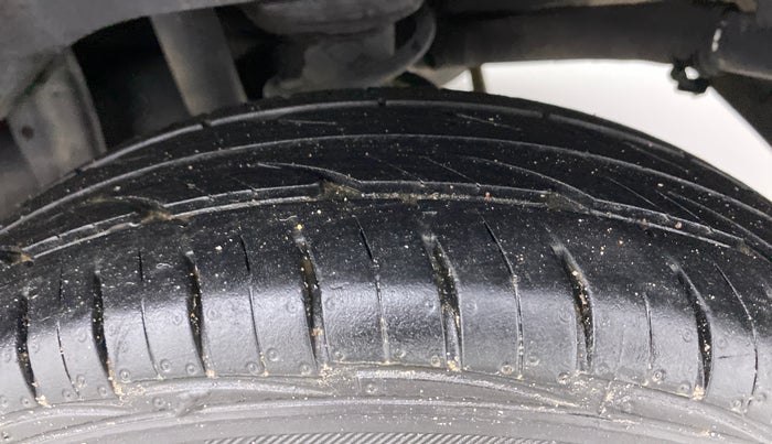 2010 Maruti Alto LXI, Petrol, Manual, 79,130 km, Left Rear Tyre Tread