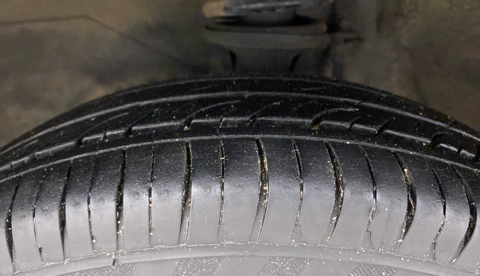 2010 Maruti Alto LXI, Petrol, Manual, 79,130 km, Left Front Tyre Tread