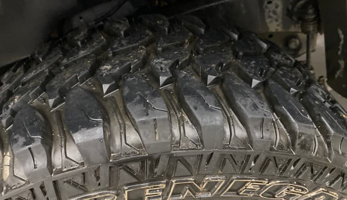 2023 Mahindra Thar LX P 2WD AT HT, Petrol, Automatic, 30,257 km, Right Rear Tyre Tread