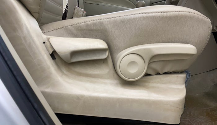 2015 Maruti Ertiga ZXI+, Petrol, Manual, 42,130 km, Driver Side Adjustment Panel