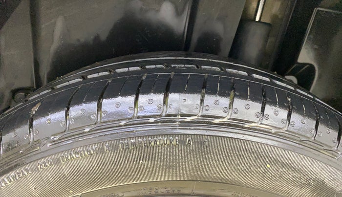 2015 Maruti Ertiga ZXI+, Petrol, Manual, 42,130 km, Left Rear Tyre Tread