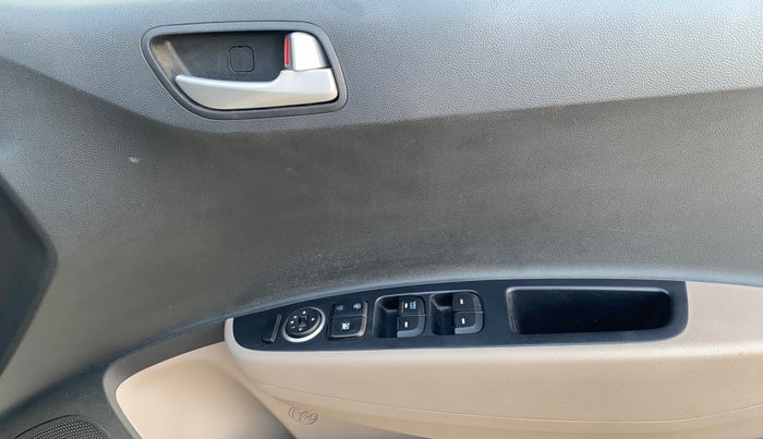 2018 Hyundai Grand i10 SPORTZ AT 1.2 KAPPA VTVT, Petrol, Automatic, 52,711 km, Driver Side Door Panels Control